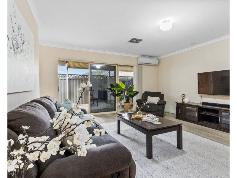 2/22 Gentle Circle, South Guildford WA 6055