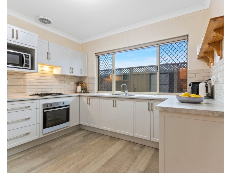 2/22 Gentle Circle, South Guildford WA 6055