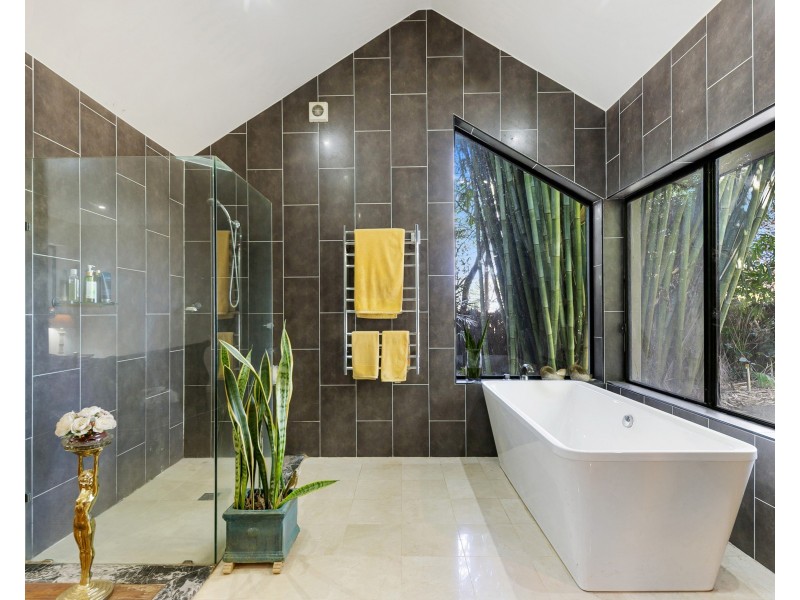 93 Beacon Road, Tamborine Mountain QLD 4272