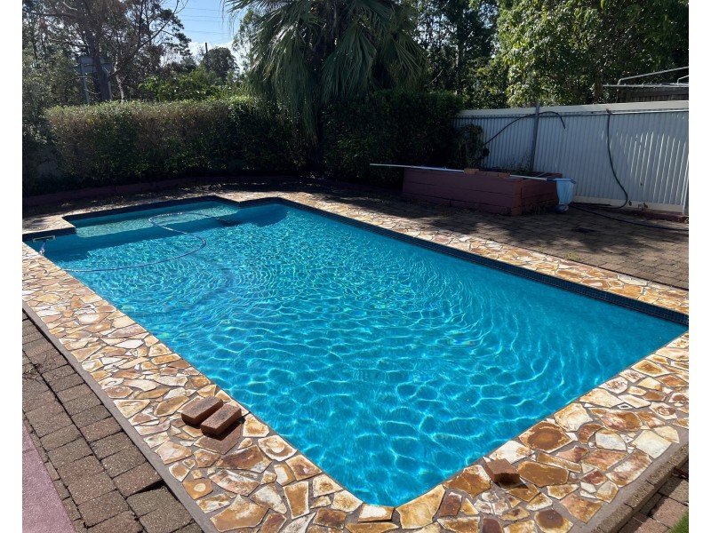 5 Rochester Drive, Mount Warren Park QLD 4207