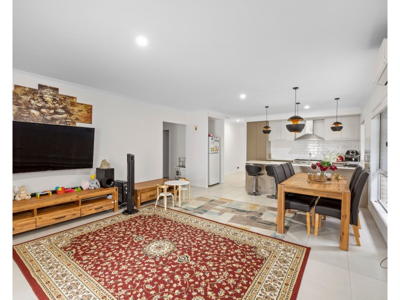 22 Broxburn Circuit, Spring Mountain QLD 4124