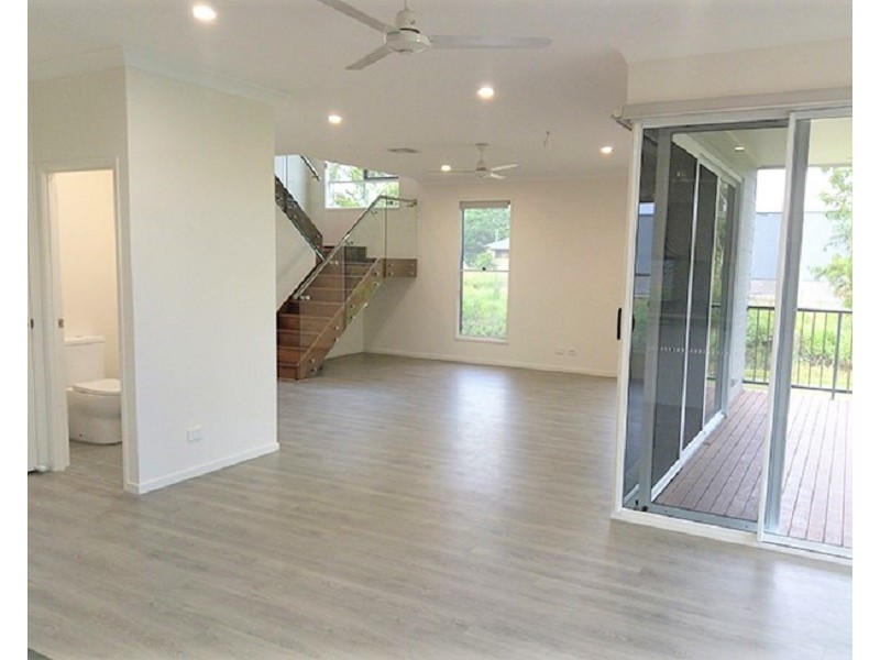 /98 Frank Street, Labrador QLD 4215