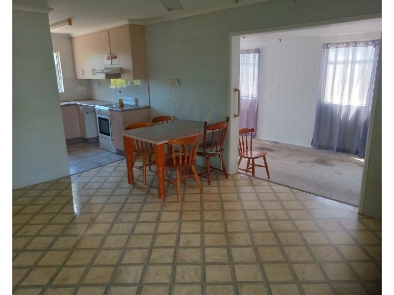 14 Oak Crescent, Bowen QLD 4805