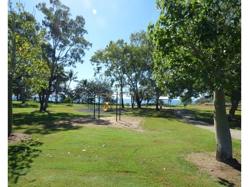 14 Oak Crescent, Bowen QLD 4805