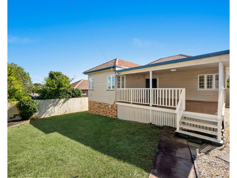 64 Holland Road, Holland Park QLD 4121