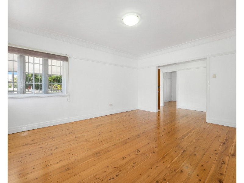 64 Holland Road, Holland Park QLD 4121