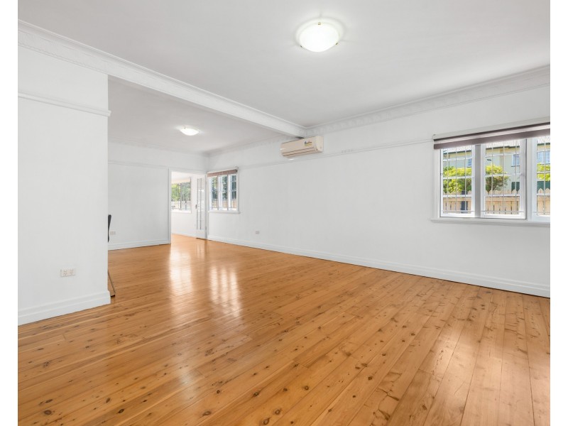 64 Holland Road, Holland Park QLD 4121