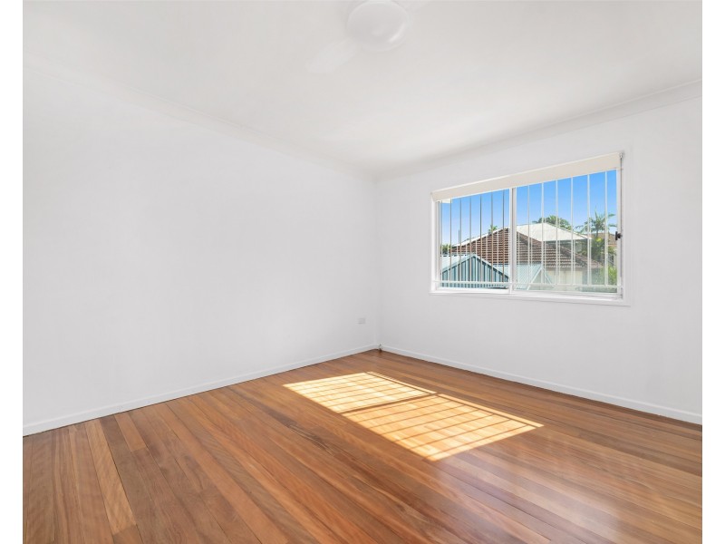 64 Holland Road, Holland Park QLD 4121