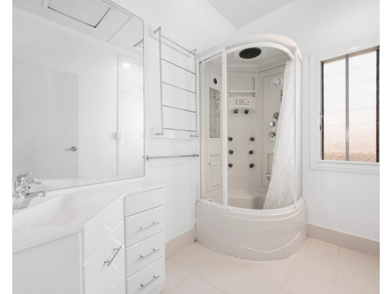 64 Holland Road, Holland Park QLD 4121