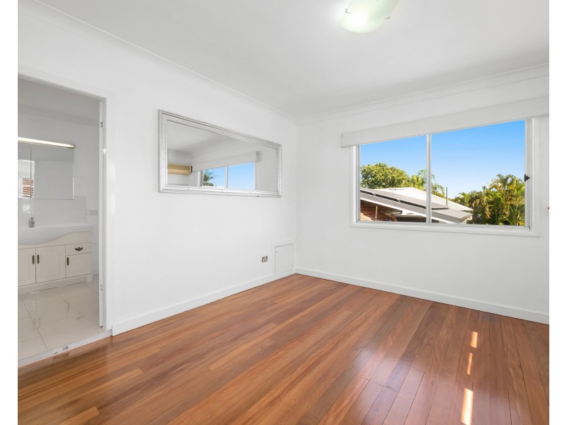 64 Holland Road, Holland Park QLD 4121