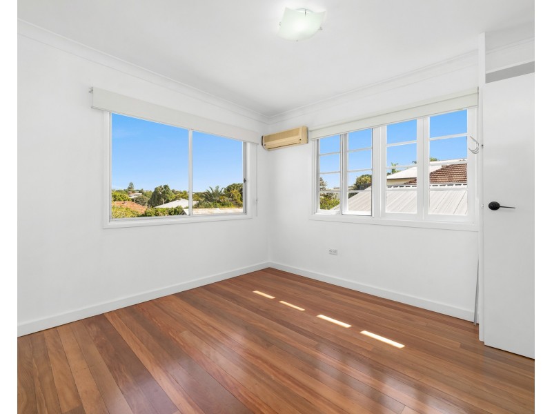 64 Holland Road, Holland Park QLD 4121