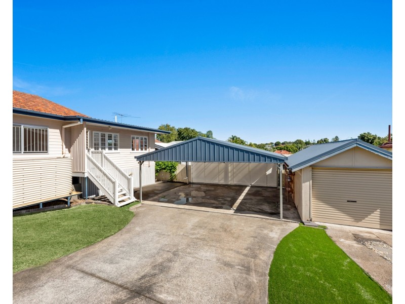 64 Holland Road, Holland Park QLD 4121