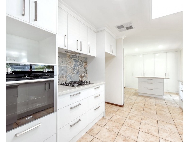 18 Mirrelia Way, Riverton WA 6148