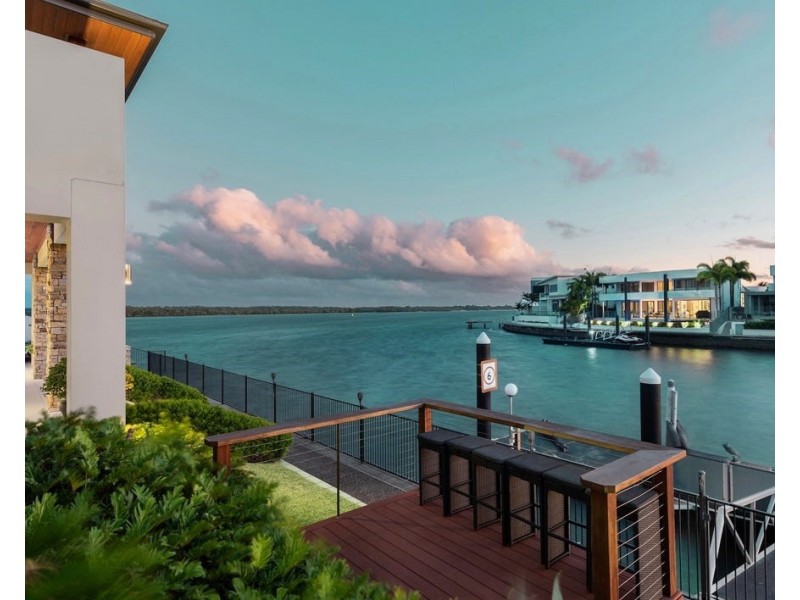 Sovereign Islands QLD 4216