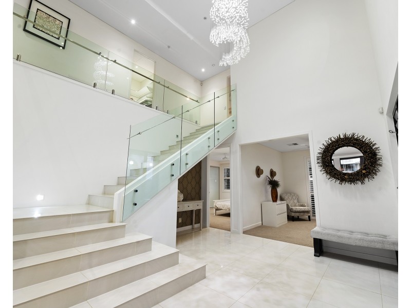 Sovereign Islands QLD 4216