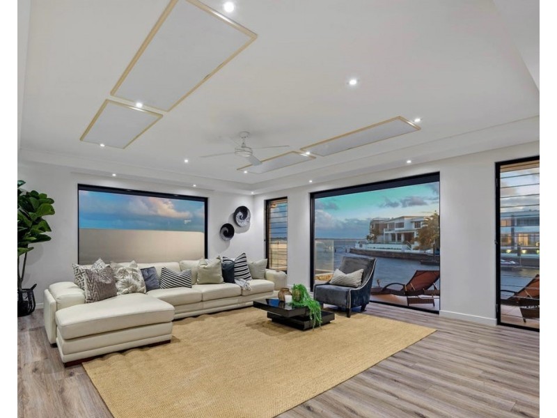 Sovereign Islands QLD 4216