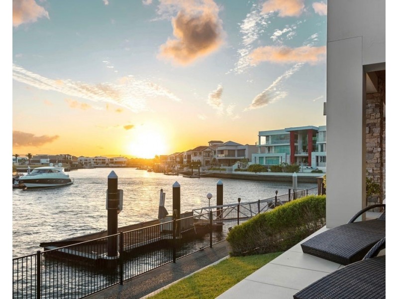 Sovereign Islands QLD 4216