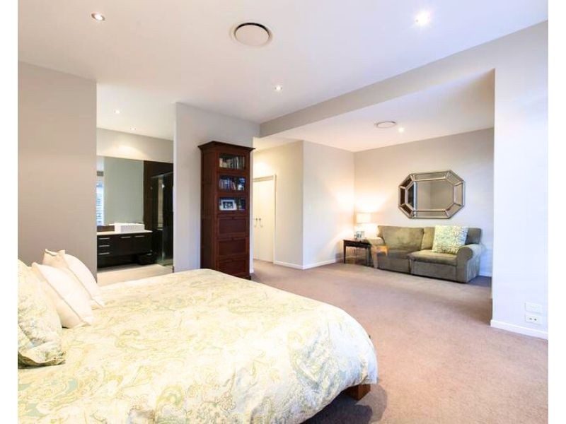 50 Ninth Avenue, St Lucia QLD 4067