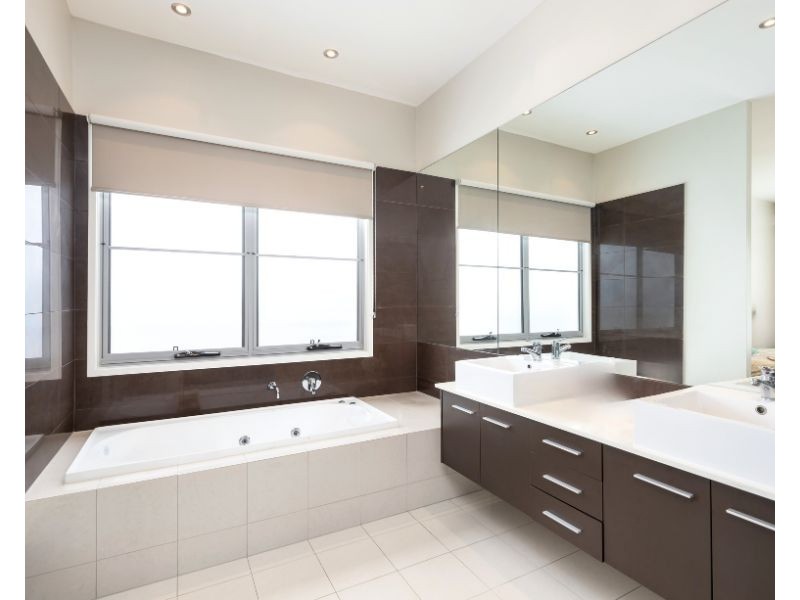 50 Ninth Avenue, St Lucia QLD 4067