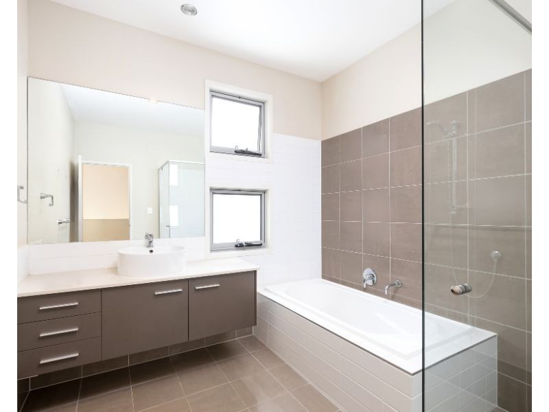 50 Ninth Avenue, St Lucia QLD 4067