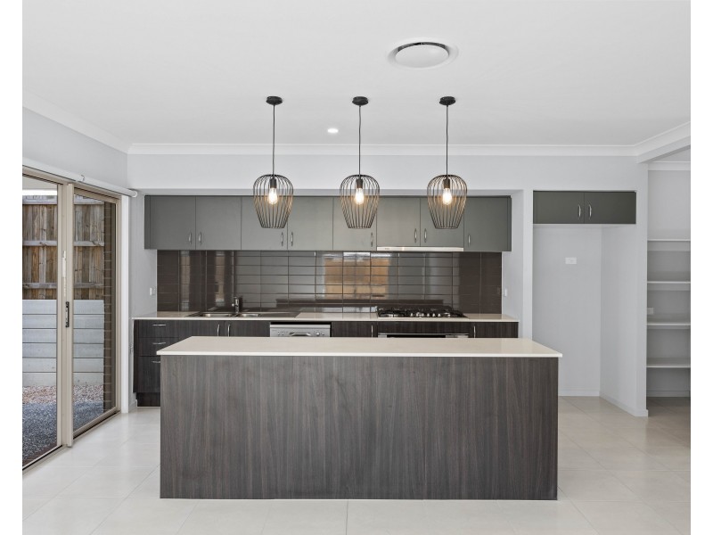 30 Bolte street, Spring Mountain QLD 4124