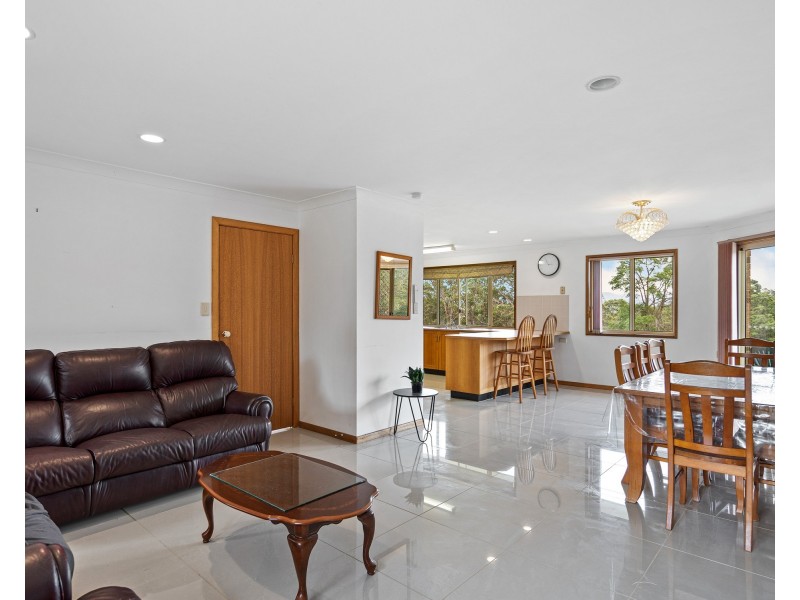 26 Highview Crescent, Modanville NSW 2480