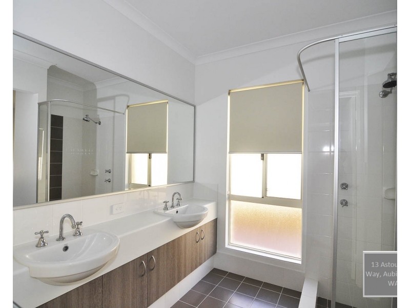 13 Astounding Way, Aubin Grove WA 6164