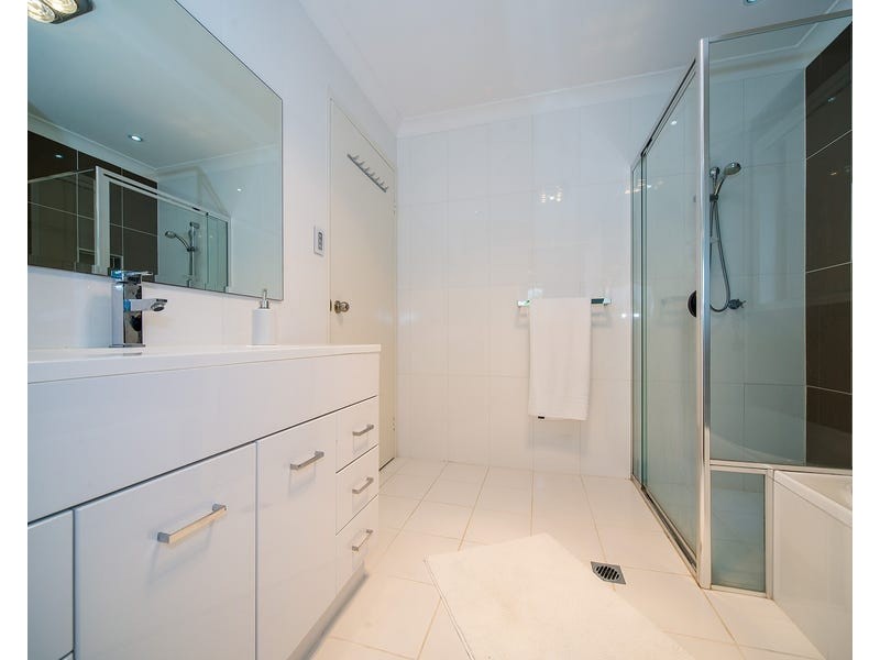 1/23 Coventry Court, Labrador QLD 4215