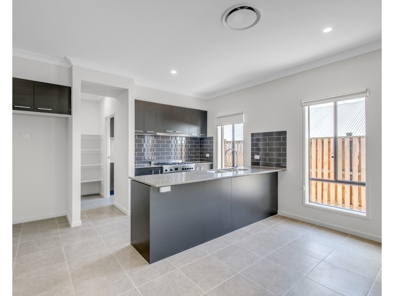 39 Kingfisher Street, Springfield QLD 4300