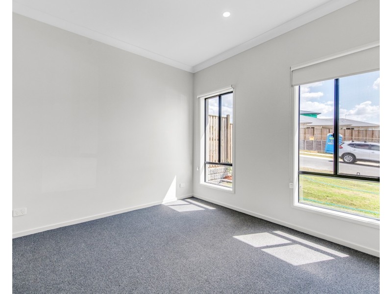 39 Kingfisher Street, Springfield QLD 4300