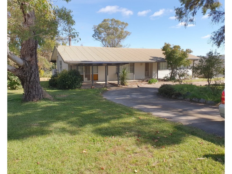 214 Logan Street, Tenterfield NSW 2372