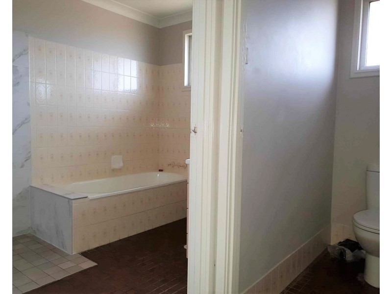 214 Logan Street, Tenterfield NSW 2372