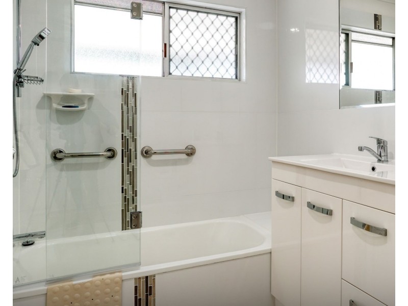 7 Onak Crescent, Springwood QLD 4127