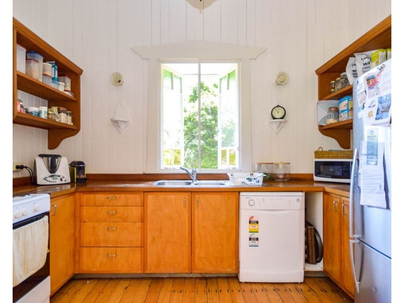 8 Kidd Street, Tamborine Mountain QLD 4272