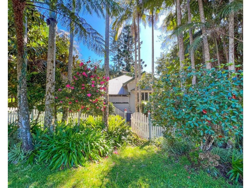 8 Kidd Street, Tamborine Mountain QLD 4272