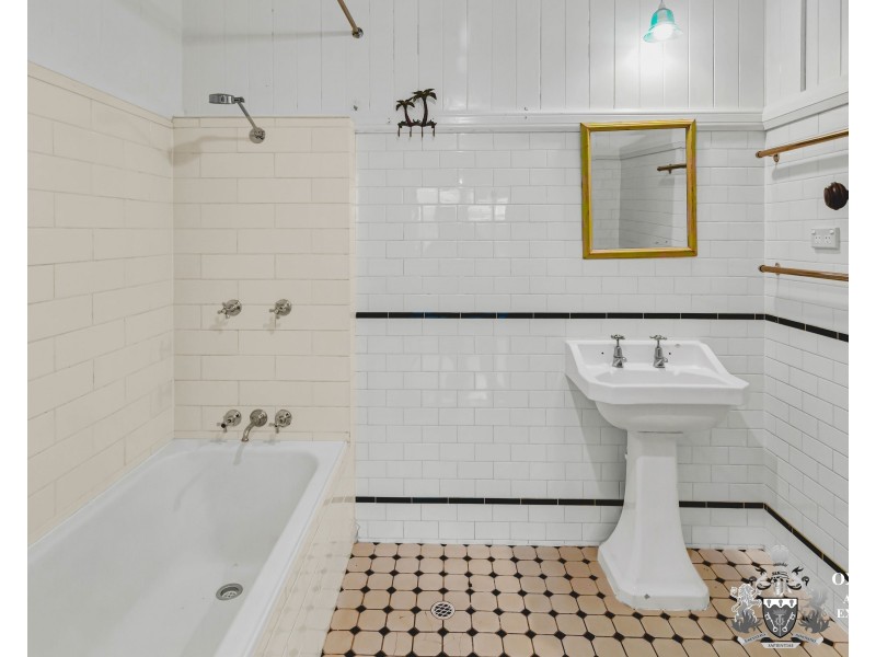 8 Kidd Street, Tamborine Mountain QLD 4272