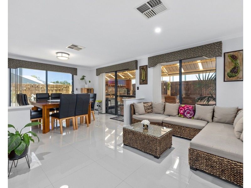 4 Beachwood Crescent, Butler WA 6036