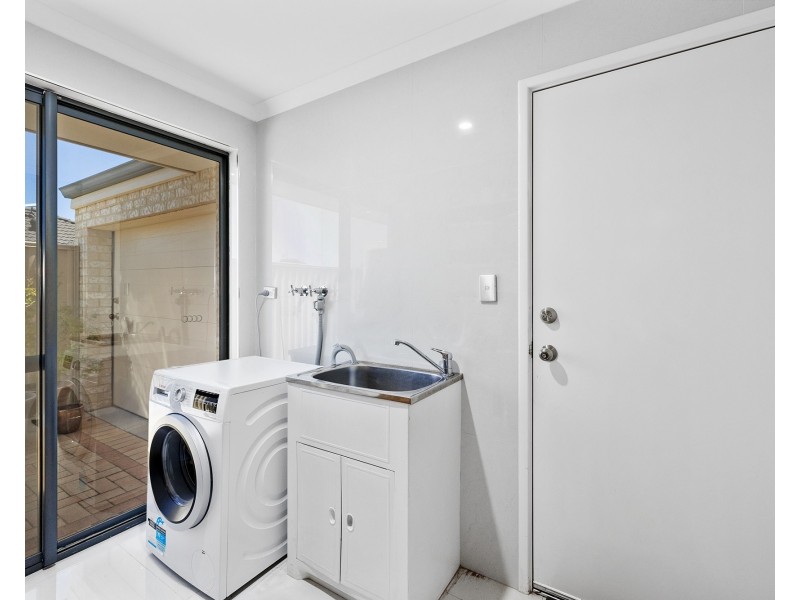 4 Beachwood Crescent, Butler WA 6036