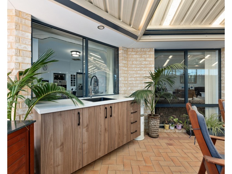 4 Beachwood Crescent, Butler WA 6036