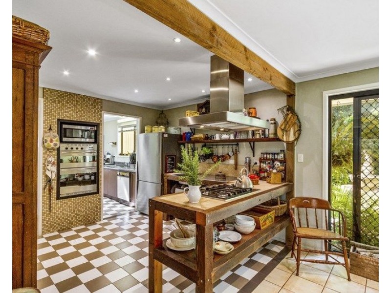 84 Eagle Heights Road, Tamborine Mountain QLD 4272