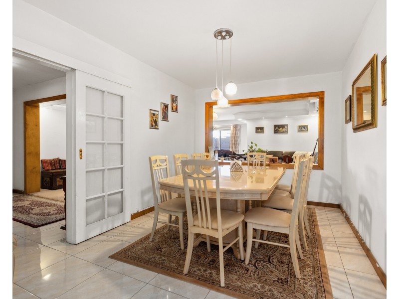 83 Central Road, Rossmoyne WA 6148