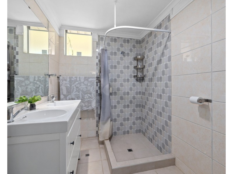 83 Central Road, Rossmoyne WA 6148