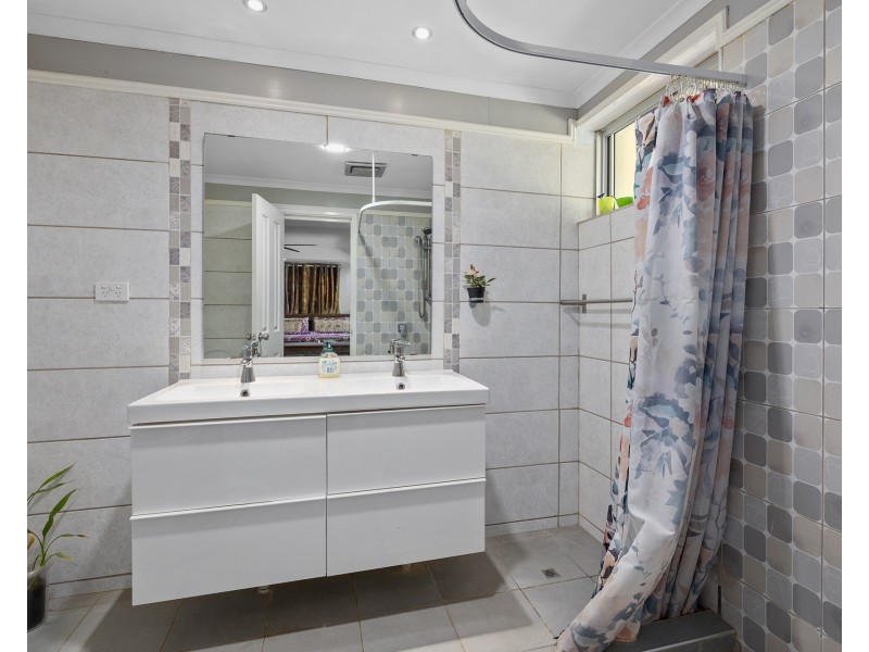 83 Central Road, Rossmoyne WA 6148