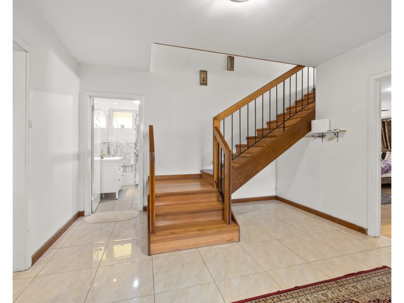 83 Central Road, Rossmoyne WA 6148