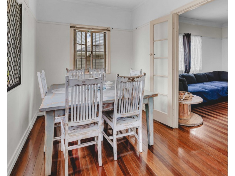 25 Briggs Road, Ipswich QLD 4305