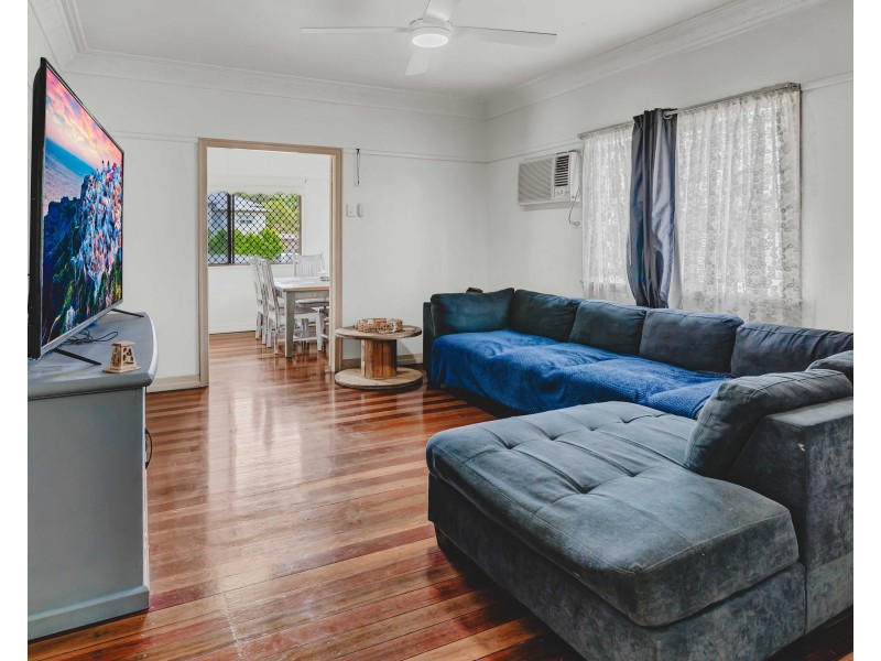 25 Briggs Road, Ipswich QLD 4305