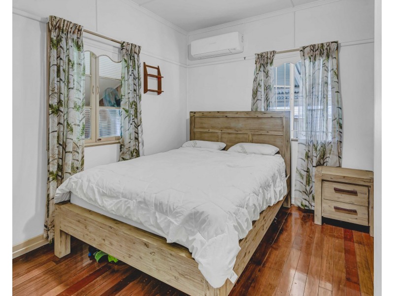 25 Briggs Road, Ipswich QLD 4305