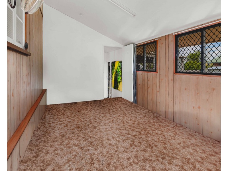 25 Briggs Road, Ipswich QLD 4305