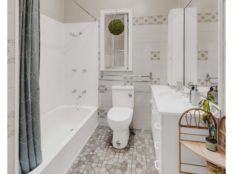 25 Briggs Road, Ipswich QLD 4305