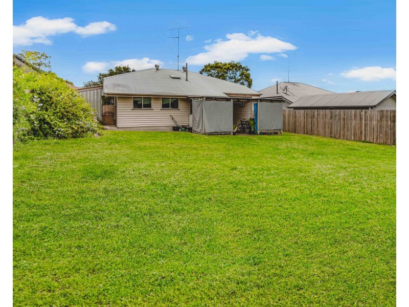 25 Briggs Road, Ipswich QLD 4305